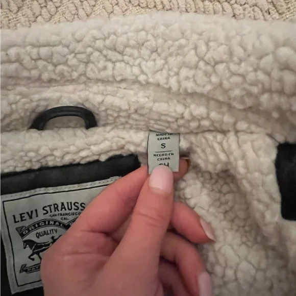 Levi’s faux leather sherpa aviator bomber jacket - NWOT - Picture 4 of 7